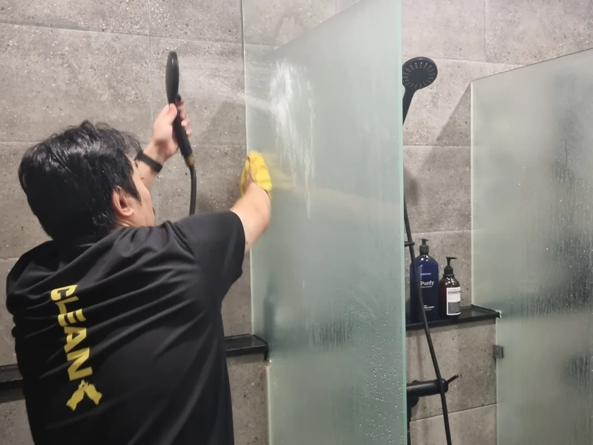 함안군 여항면 건물 세면대·파우더룸 바닥 위생청소 사례 - 행진크린