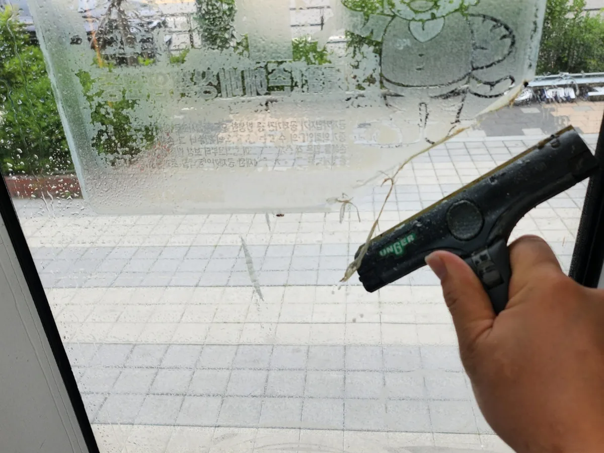 함안군 대산면 사무실 고층 외창 장비 주변 정밀 위생청소 사례 - 행진크린